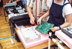 ���C���{�[�h�𗠕Ԃ��Ă���ʐ^