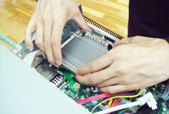 CPU�̏�Ƀq�[�g�V���N�����t���Ă���ʐ^