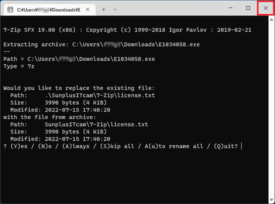 黒い画面が表示された場合は閉じるボタンで画面を閉じます。