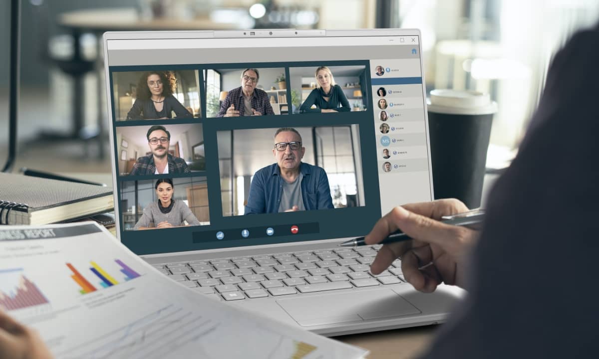 自宅で仕事する際も使い慣れたパソコンの方が便利で効率的